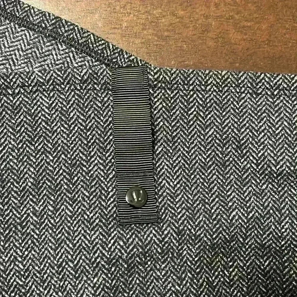 Lululemon Customizable Snap Scarf - Picture 2 of 5